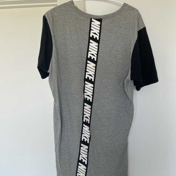 Nike Oversized Tee - Picture 2 of 2